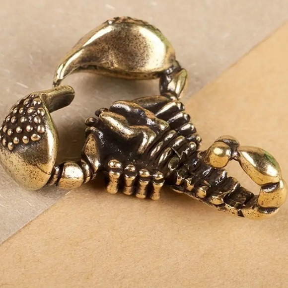 Solid brass scorpion pendant - Picture 3 of 3